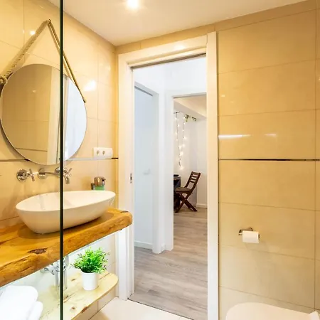 Blue & Red By Sol Maestranza Apartment