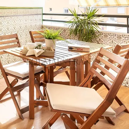 Blue & Red By Sol Maestranza * מאלגה