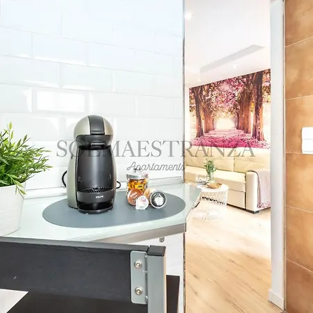 Blue & Red By Sol Maestranza מאלגה