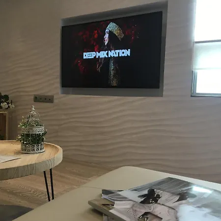 Blue & Red By Sol Maestranza דירה