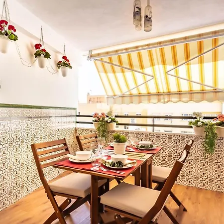 Blue & Red By Sol Maestranza * מאלגה