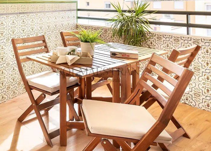 Blue & Red By Sol Maestranza * 马拉加