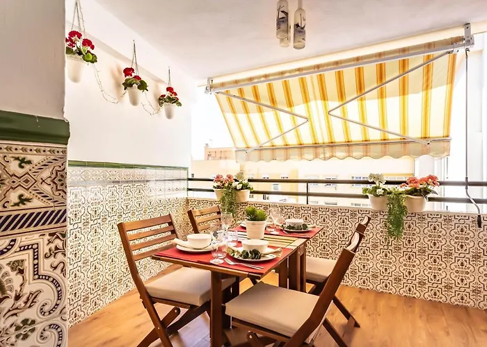 Blue & Red By Sol Maestranza * 马拉加