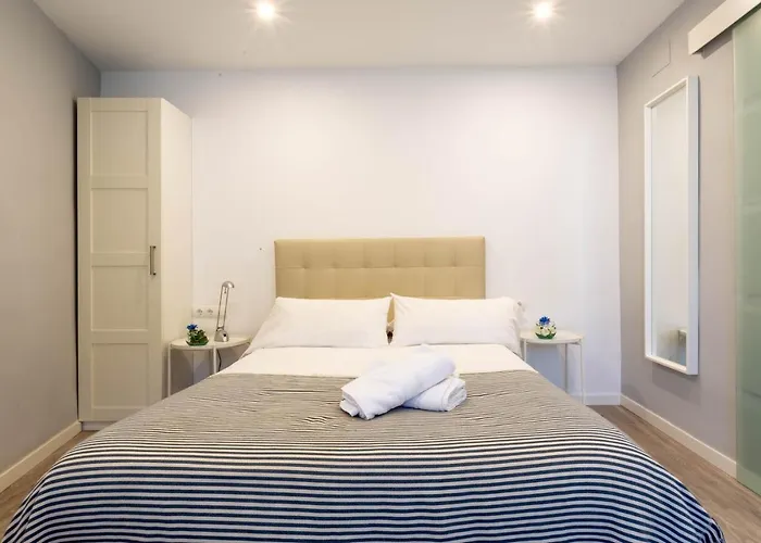 Blue & Red By Sol Maestranza * 马拉加